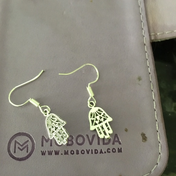 NEW  silver hanging earring with hand of god - Picture 1 of 1